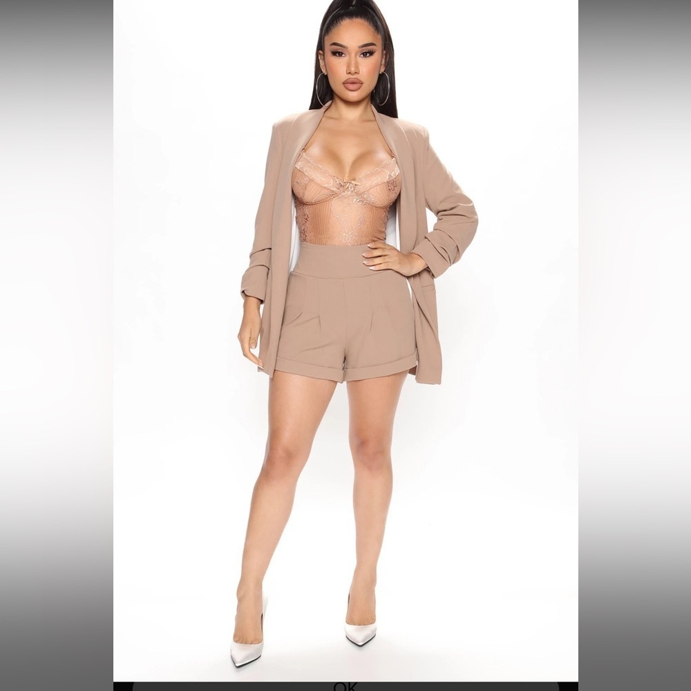 🩷 3/$18 NWT Fashion nova Sasha shorts taupe Women's Tan High-Waisted Shorts - Picture 4 of 6